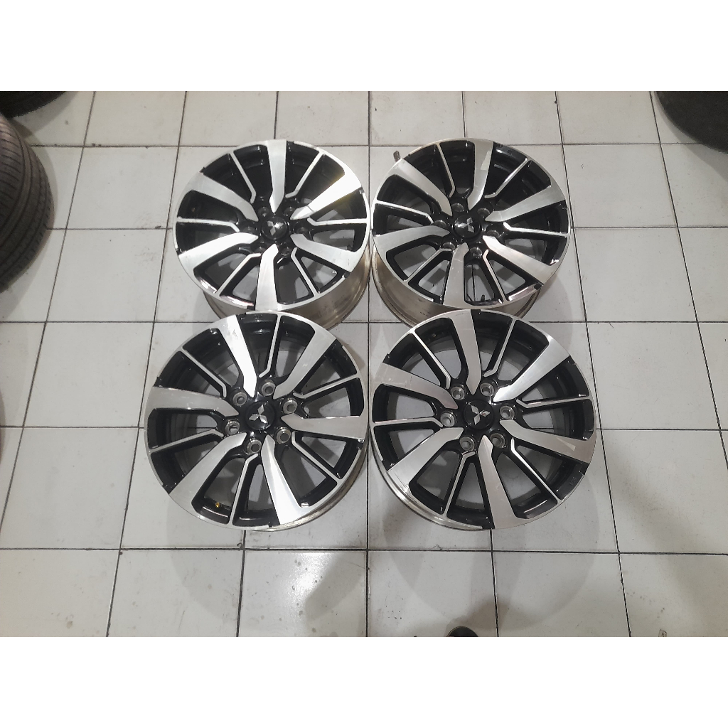 VELG SECOND COPOTAN MOBIL STD PAJERO RING 18X7,5 PCD 6X139