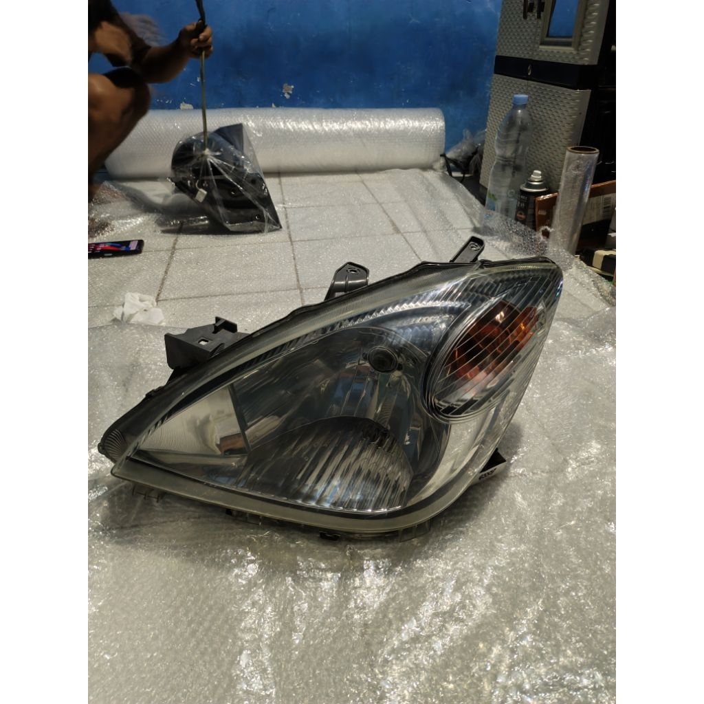 Headlamp lampu depan avanza/xenia 2008-2011 original