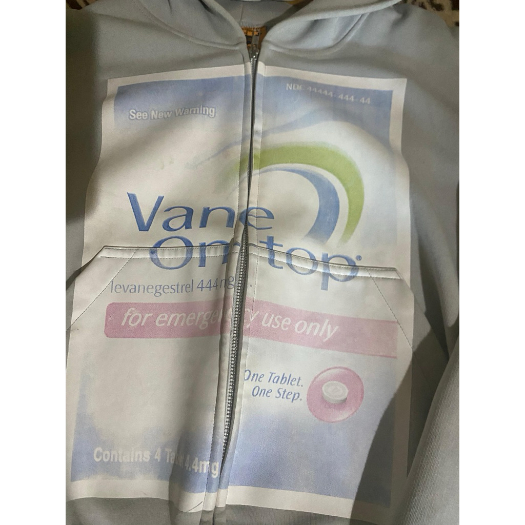 HOODIE VANE ON TOP