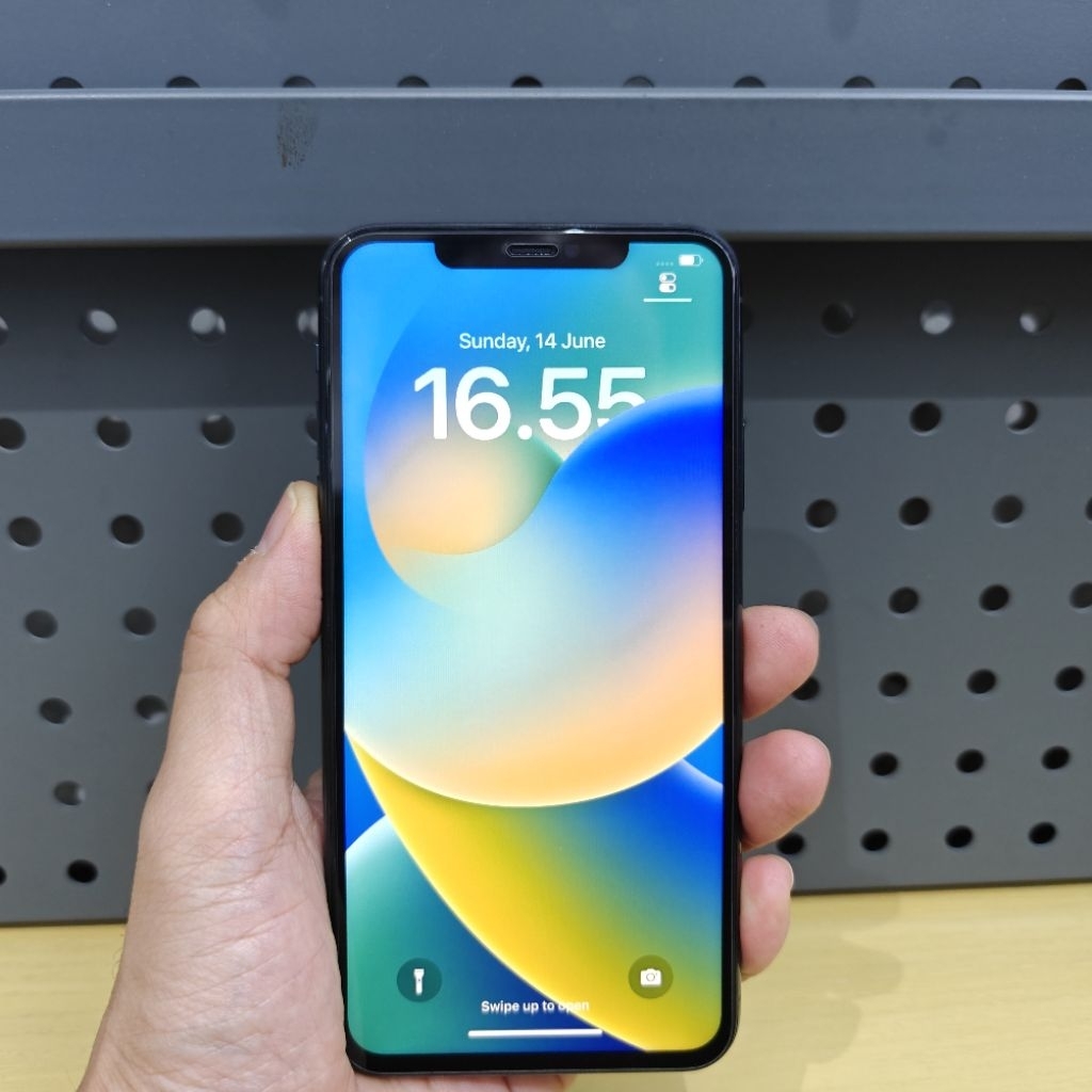 iPhone 11 Pro Max 64GB Inter – Signal Aman, Siap Pakai