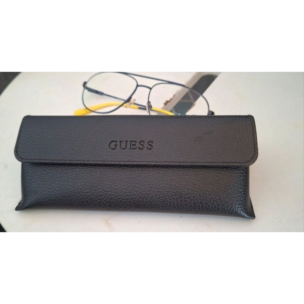 kacamata guess