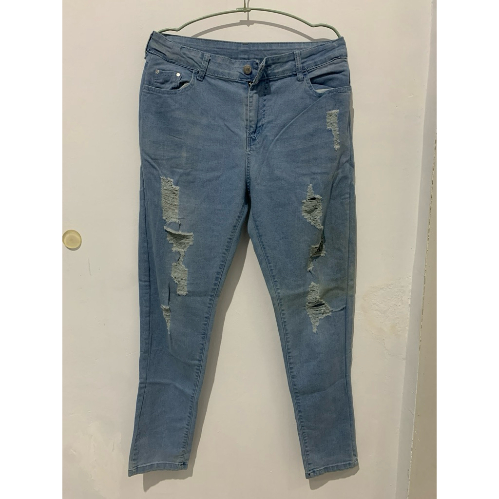 PRELOVED BAJU MEDAN Ripped Jeans