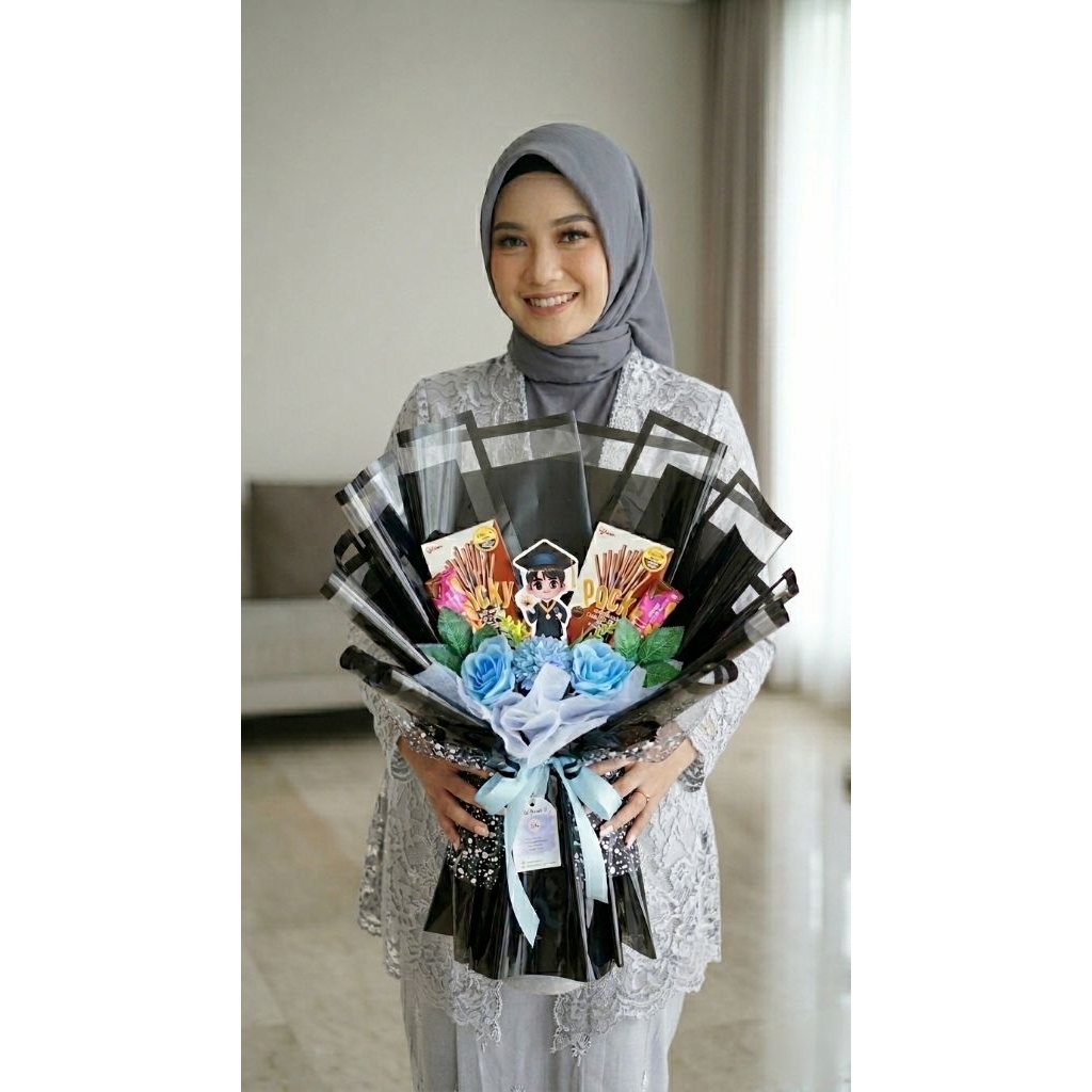 Bucket Bunga Boneka Silverqueen + Pocky / Buket Wisuda / Bucket Graduation