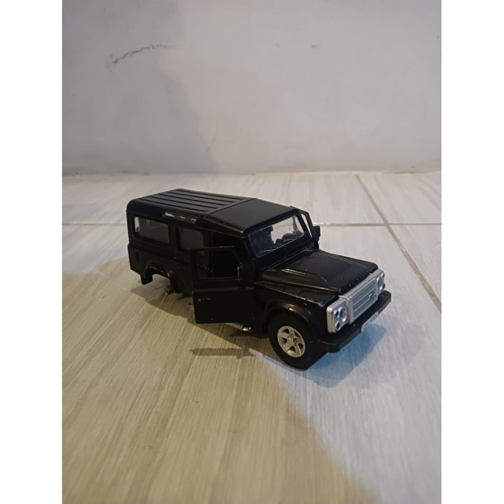 RMZ City Diecast Land Rover Defender 1/31 (Junk)
