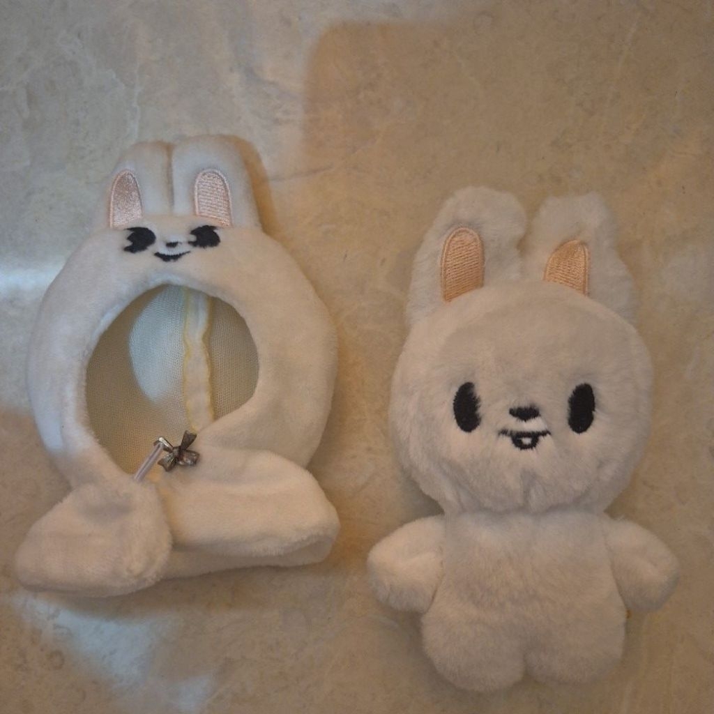 (READY STOCK) STRAYKIDS PLUSHIE SKZOO LEEBIT LEEKNOW KEYCHAIN (PRELOVED/UNOFFICIAL)