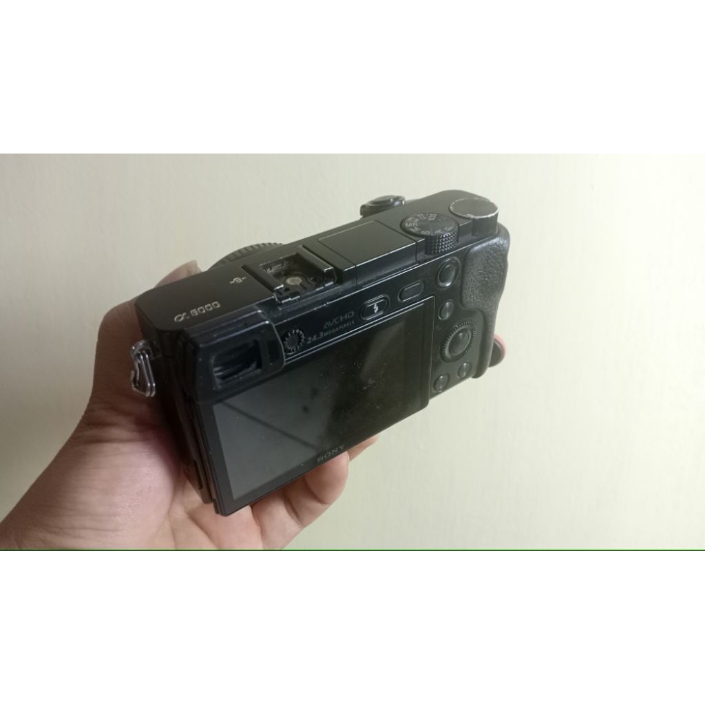 sony a6000, body only