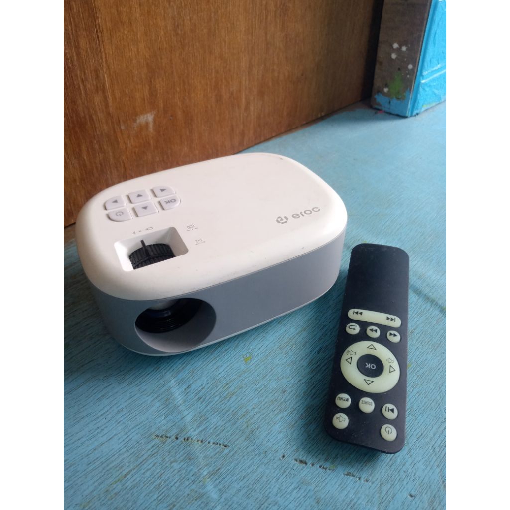 EROC Mini Proyektor terang kualitas HD