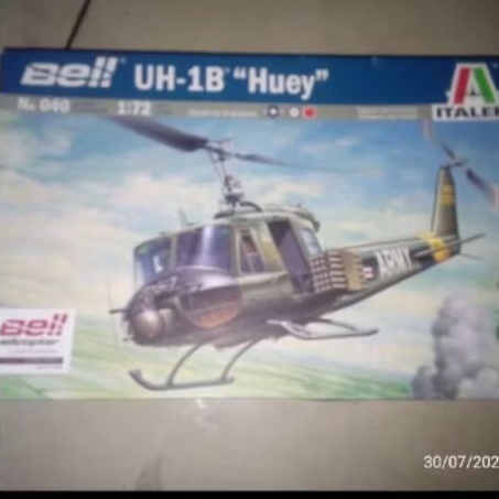 model kit helikopter UH-1B (1:72)