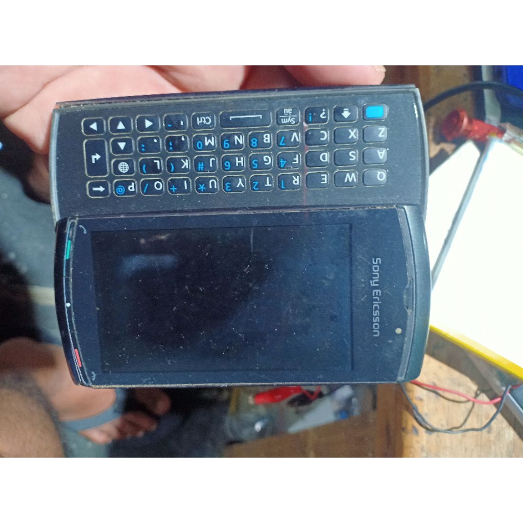 sony ericsson u8i jual gambling tanpa batrey, kondisi seperti difoto, no komplain no retur
