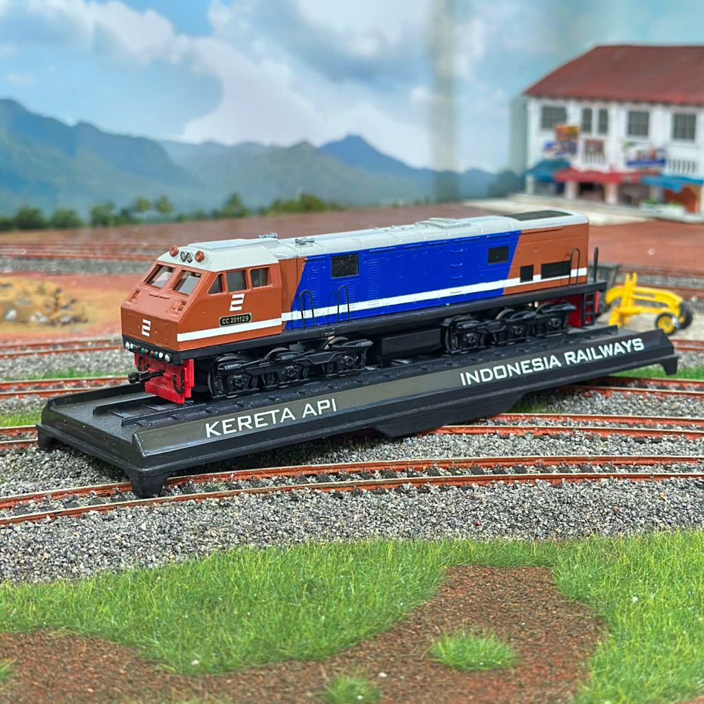 Miniatur Kereta Api / Lokomotif CC 201 129 Livery R&B Skala HO Low detail