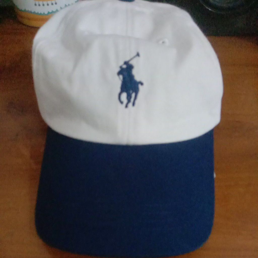 Topi polo putih biru