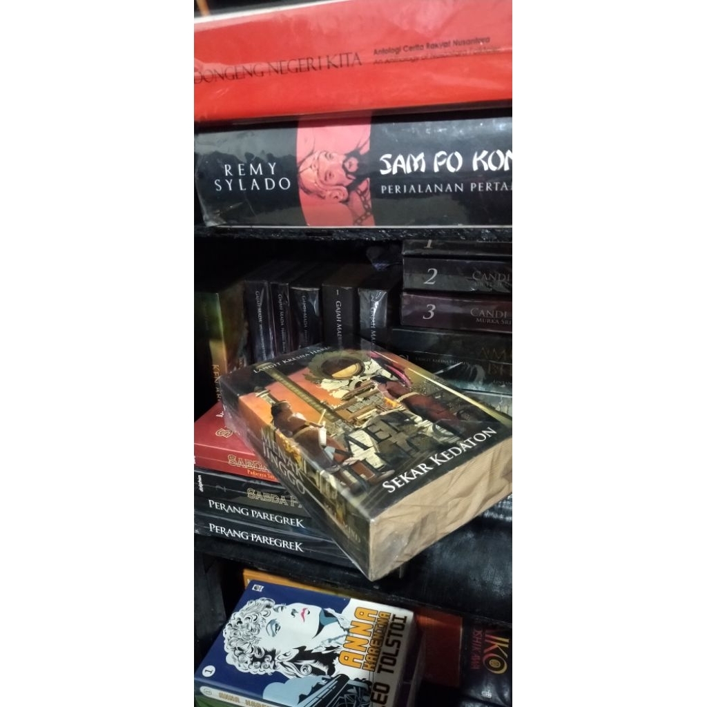 (ORI, LANGKA, PRELOVED) MENAK JINGGO - Langit Kresna Hariadi