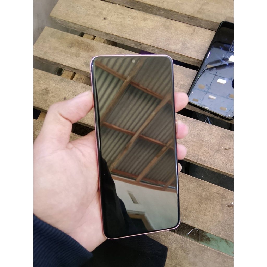 s20 inter layar bergaris 8/128