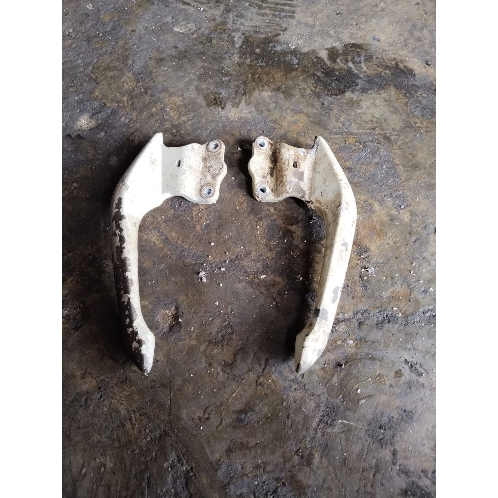 behel belakang tiger revo
