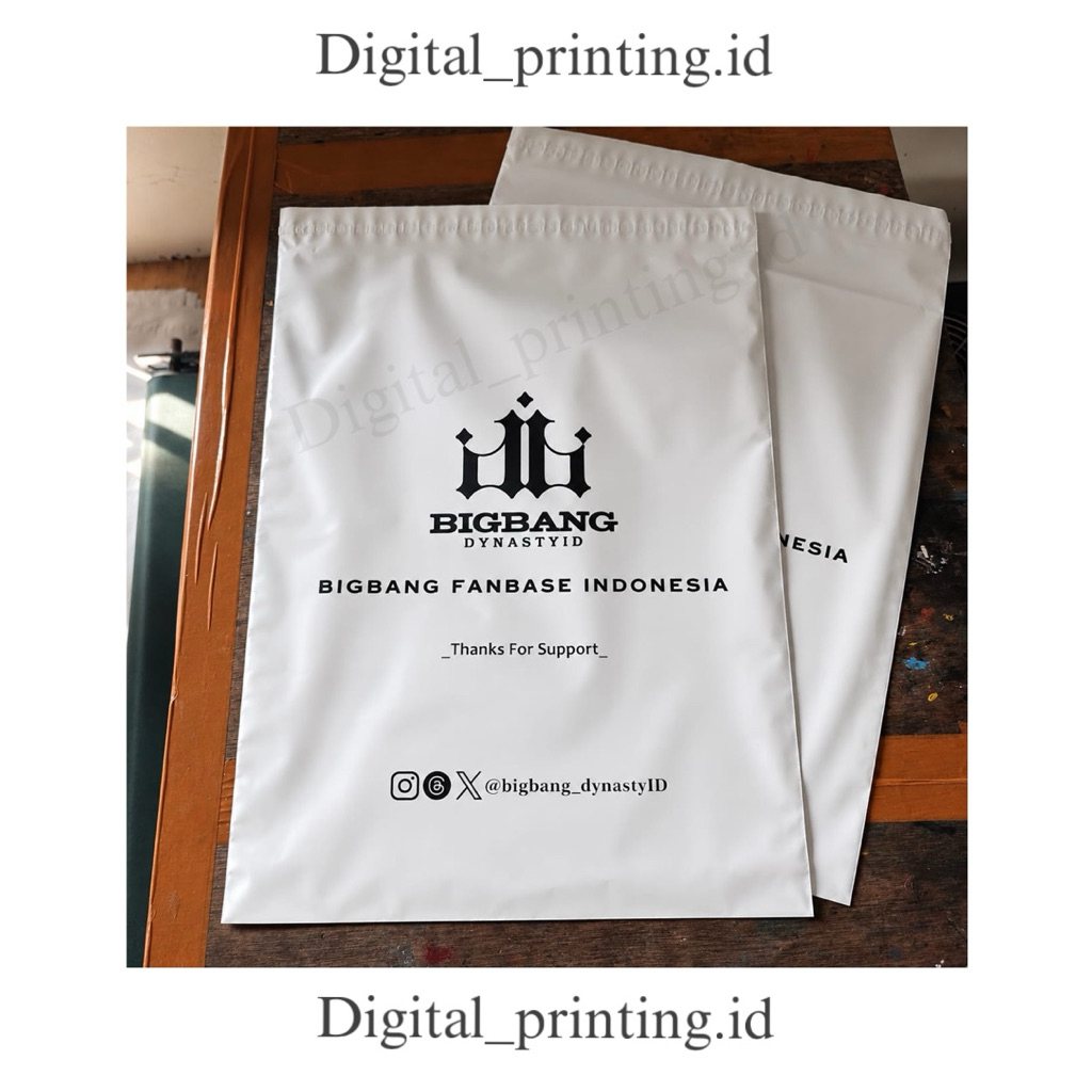 polymailer bahan glosy custom logo/nama brnad plastik ollshop,plastik olshop baju,plastik olshop ,ke