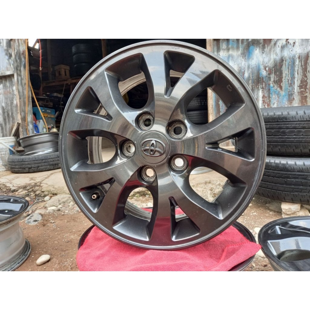 velg original toyota Innova R15