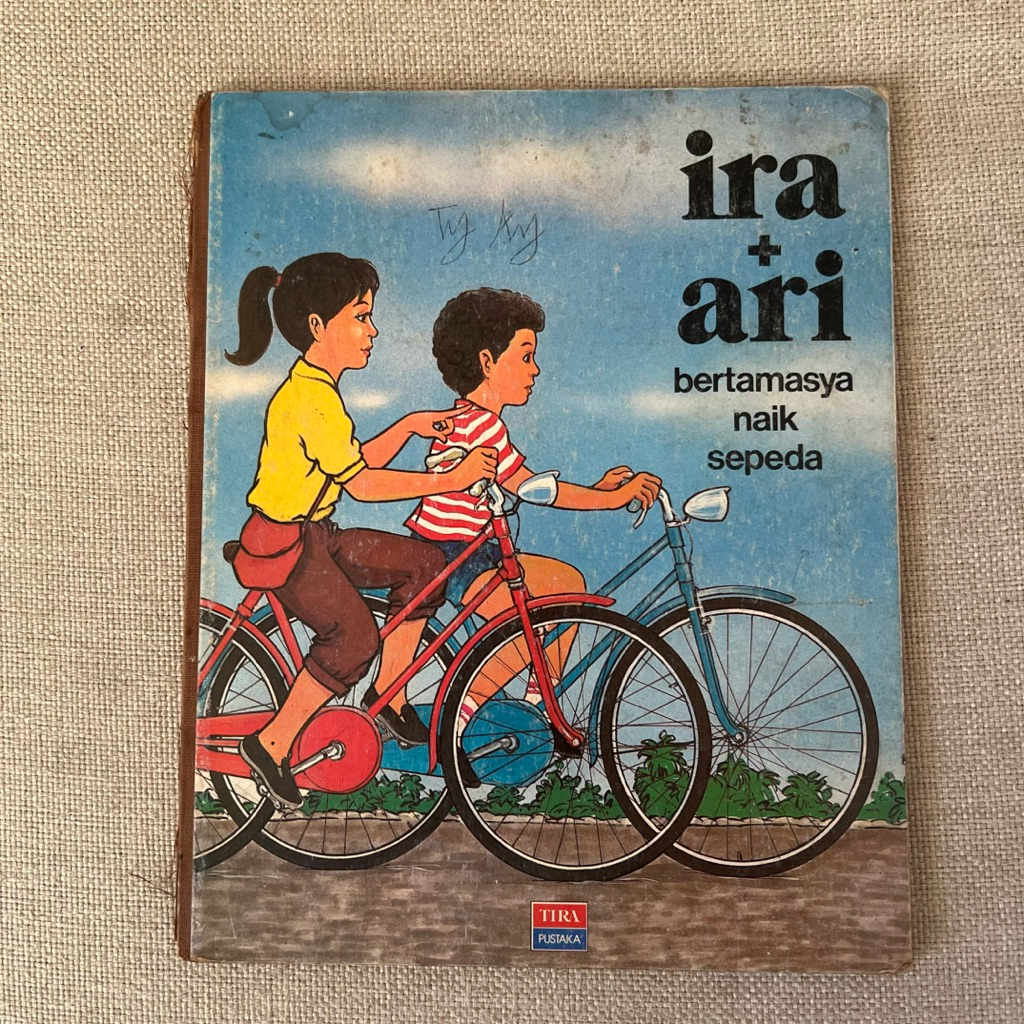 [PRELOVED] Buku Ira Ari bertamasya Tira Pustaka set isi 2