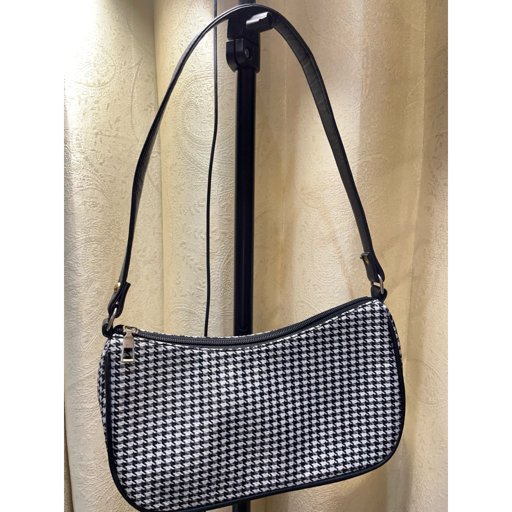 shoulder bag wanita , tas jinjing , tas motif hitam putih, tas kotak hitam putih