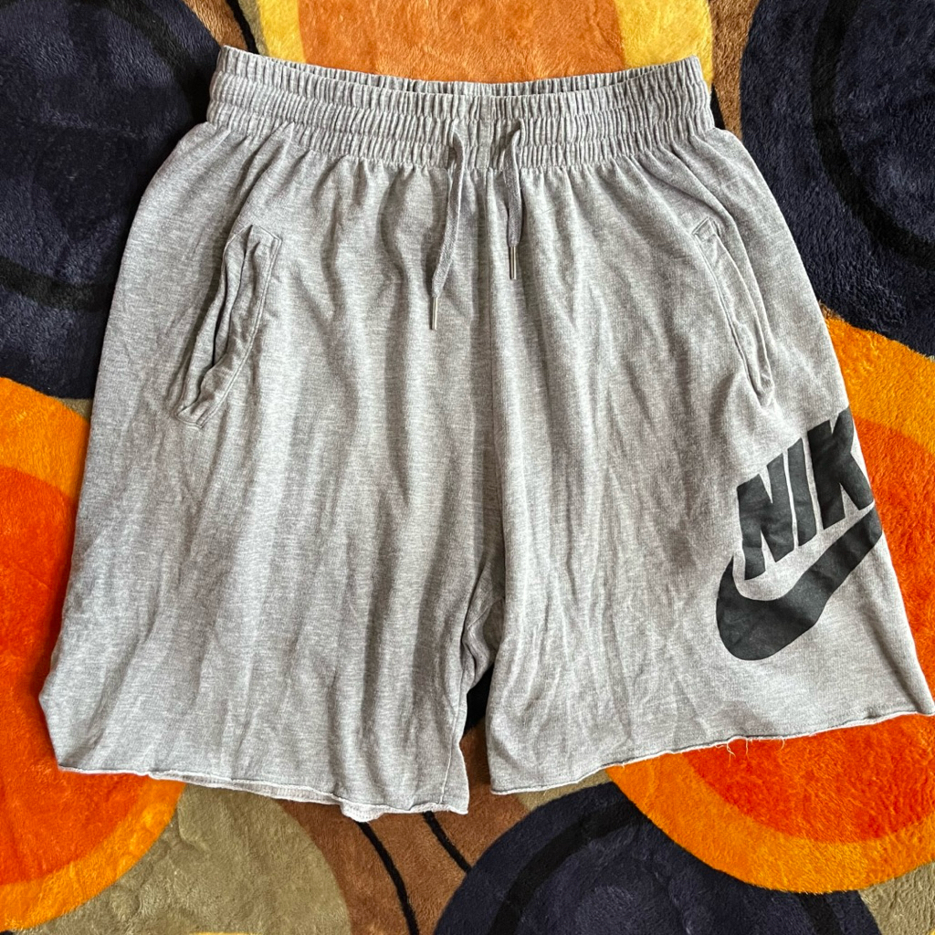 short pant  nike big swoosh grey