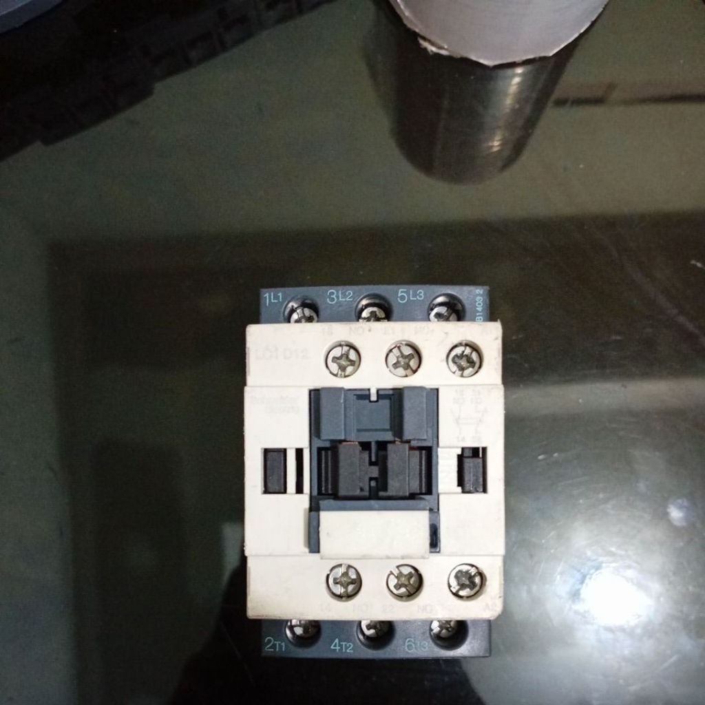 kontaktor LC1D12 SCHNEIDER
