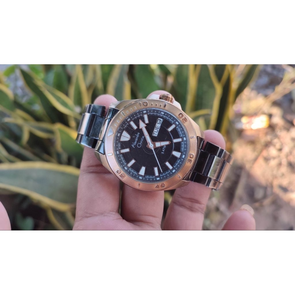 jam Second Alexandre Christie pria