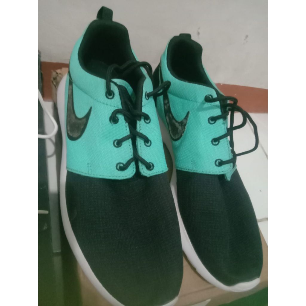 SepatuSneakerNikeRoshe