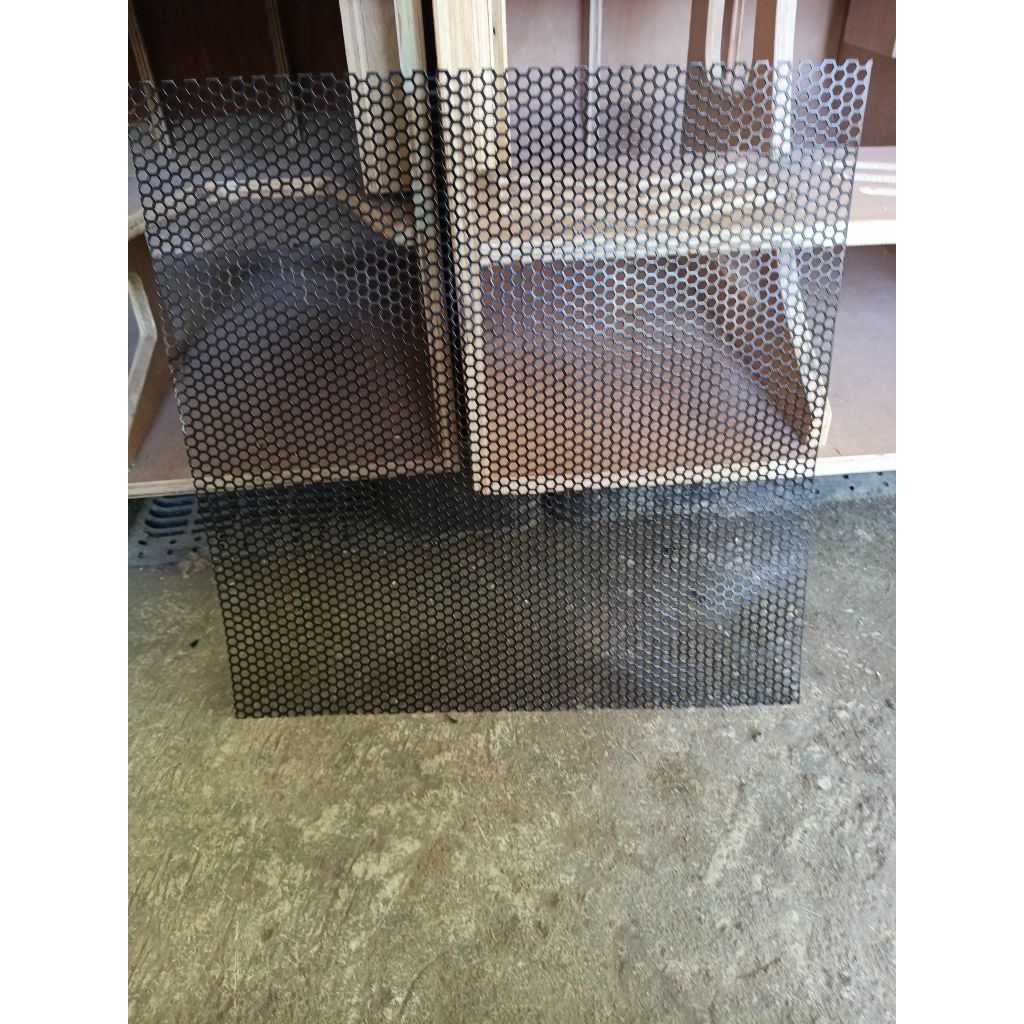GRIL BOX SPEAKER PLAT BESI WARNA HITAM 50X50CM