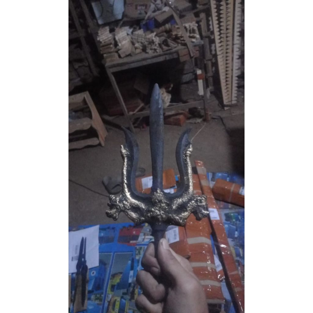 Mata Tombk Trisla Bahan Besi Ukir Naga Kuningan Cenderamata