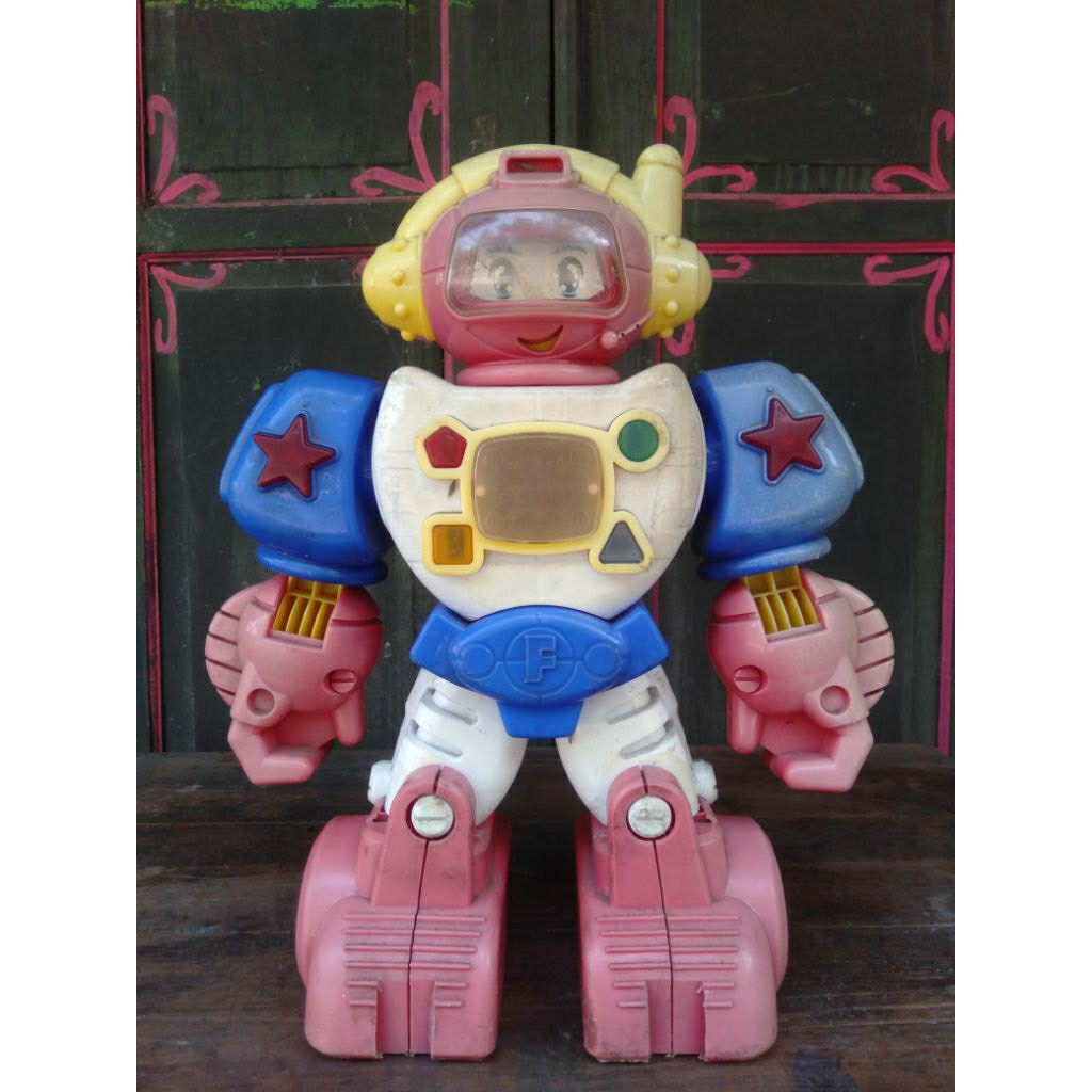 Robot mainan jadul