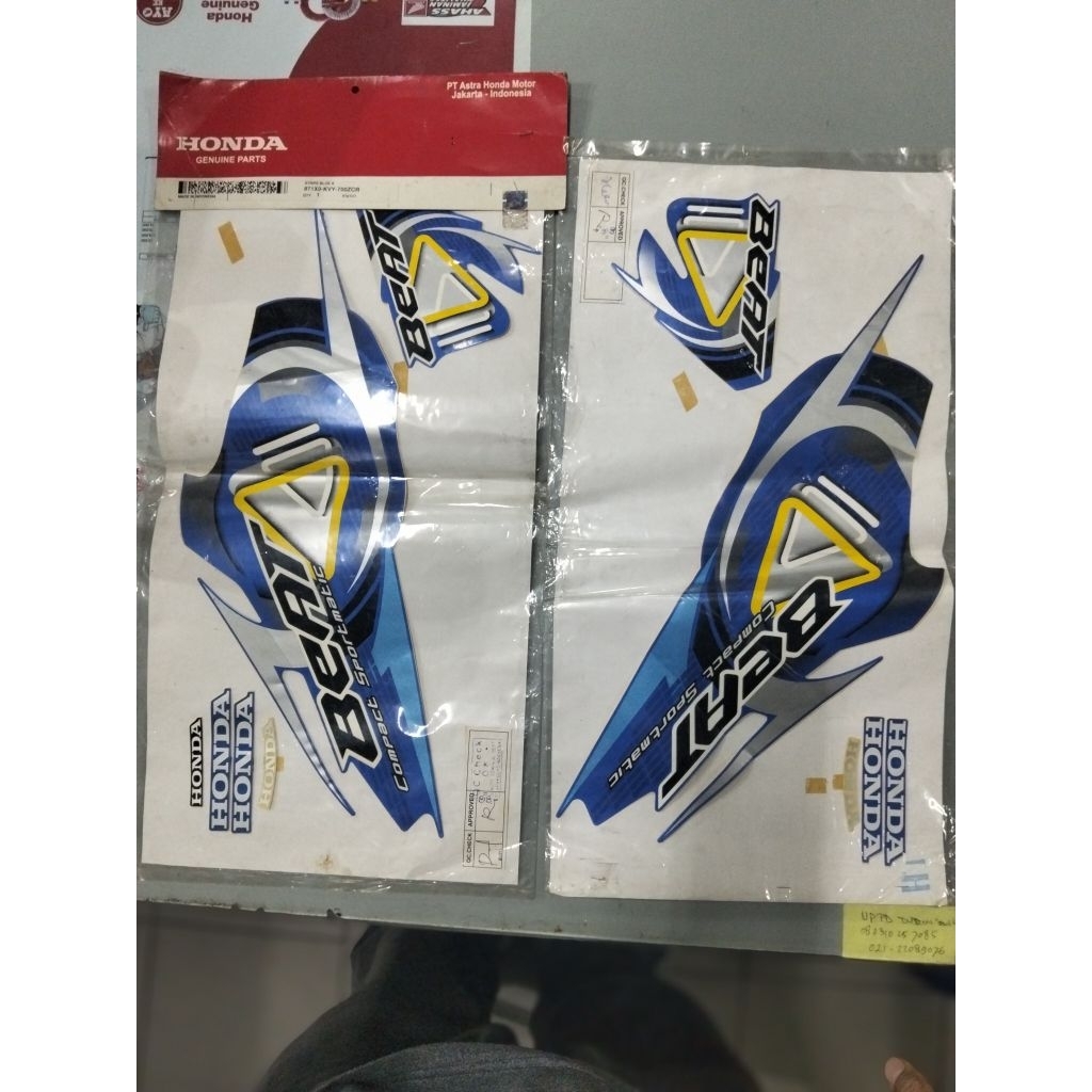 Sticker body kanan kiri untuk motor Beat carbu number part 871X0KVY700ZCR & 871X0KVY700ZCL