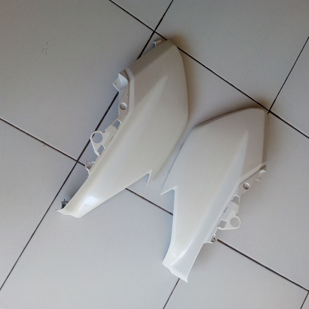 Body cowling / sayap depan bagian atas (kanan&kiri) motor Yamaha NMAX generasi pertama (NMAX Old / V