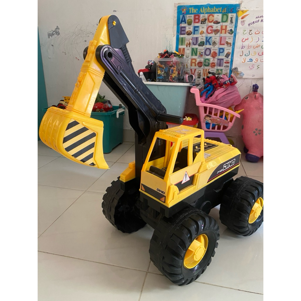 mobil anak bisa dinaiki excavator preloved