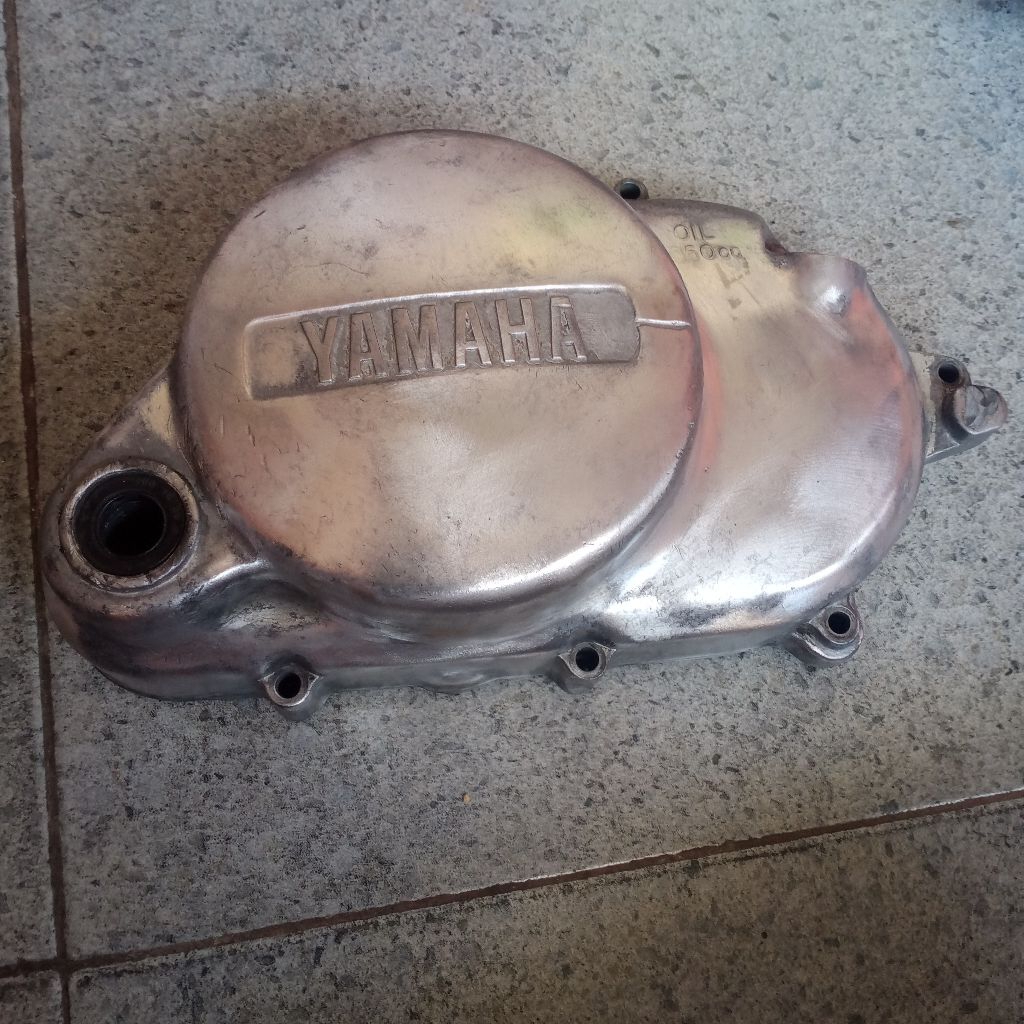 Bak kopling tutu mesin sebelah kanan yamaha V 75 V75