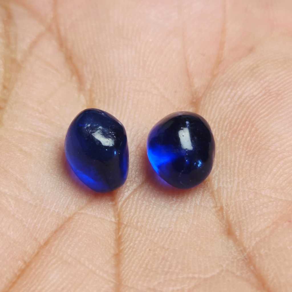 Sepasang kerikil bahan batu king safir