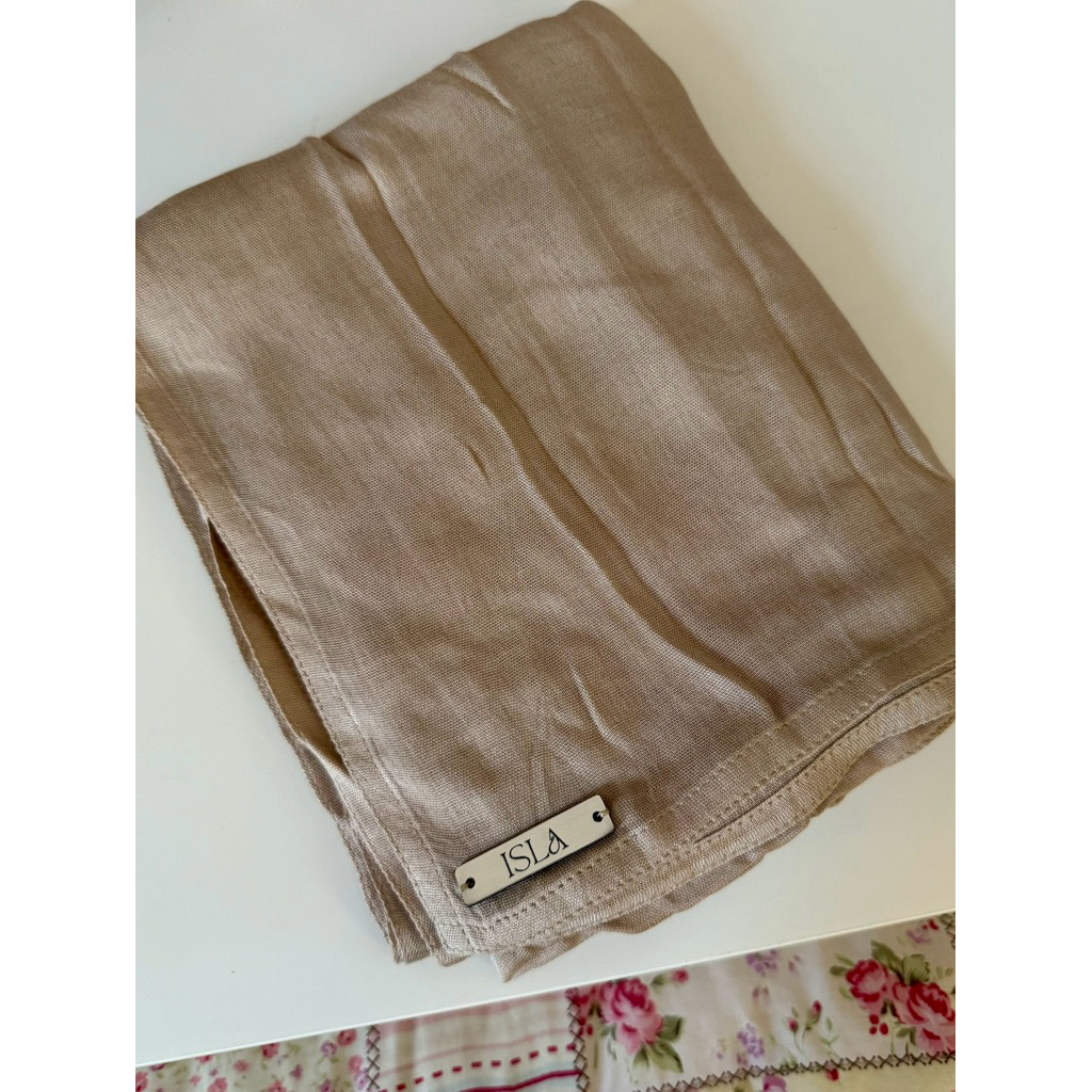 Preloved “Isla Attire” Premium Viscose Scarves
