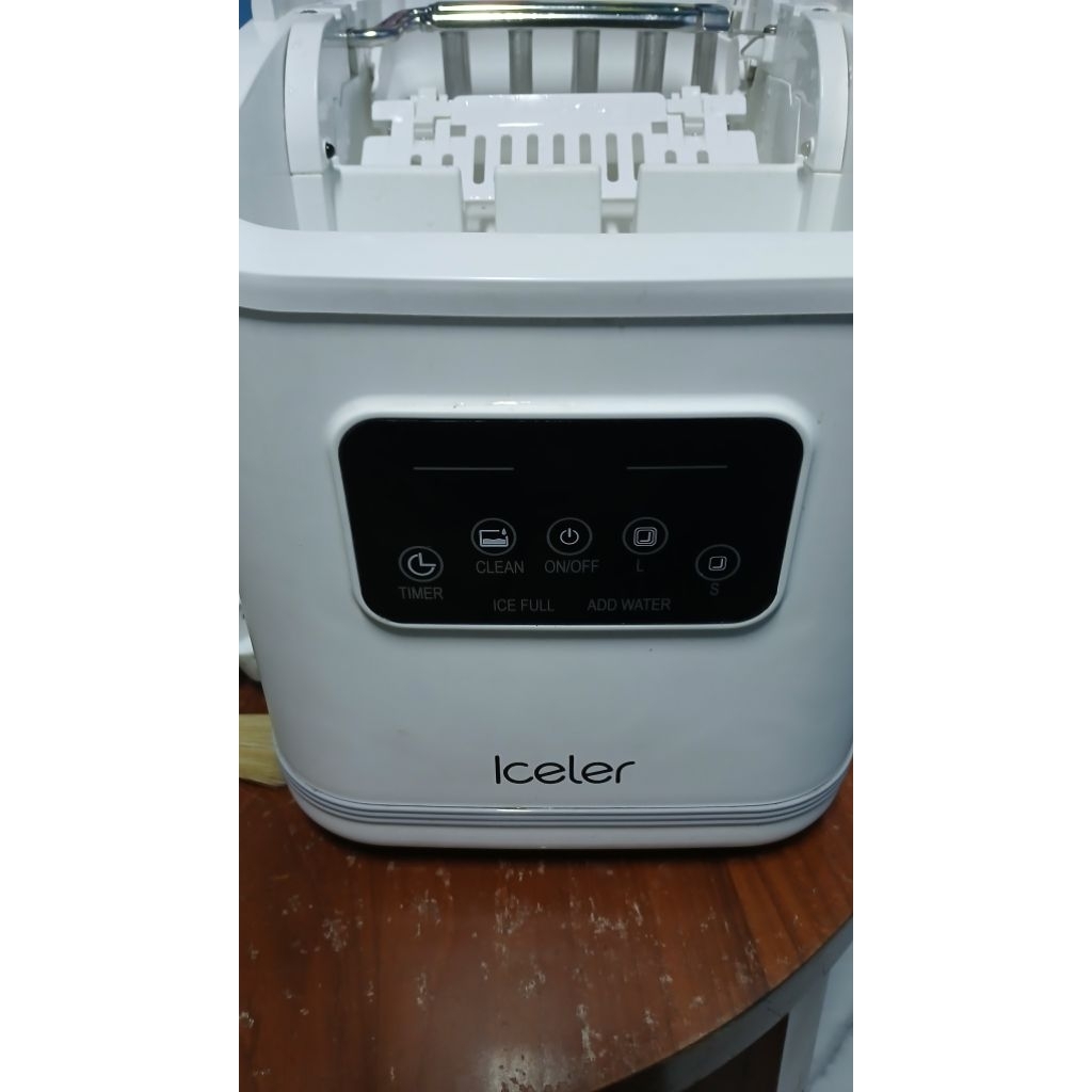 Iceler (Pembuat Es Batu)