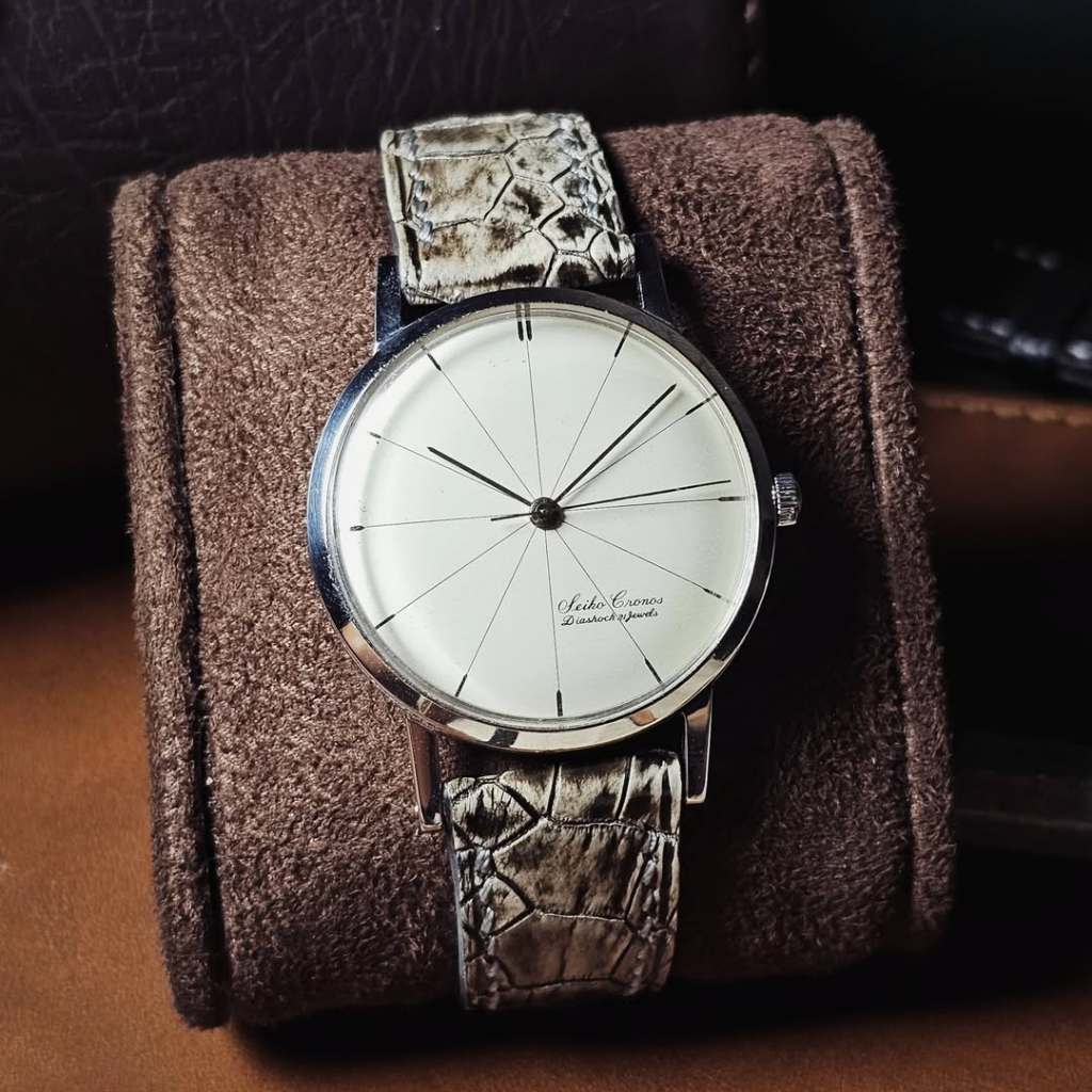 Vintage super rare off catalogue 1960s seiko cronos off center crosshair dial