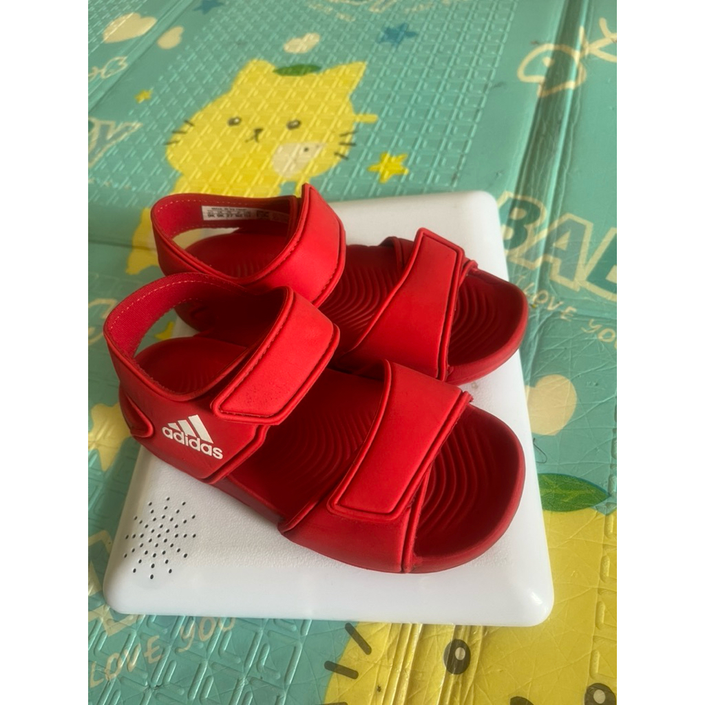 sendal adidas preloved
