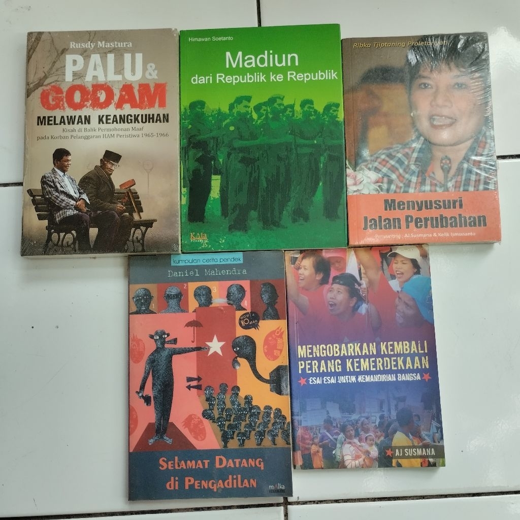 Buku Bekas Preloved Palu & Godam Melawan Keangkuhan Kisah Korban Pelanggaran HAM Madiun dari Republi