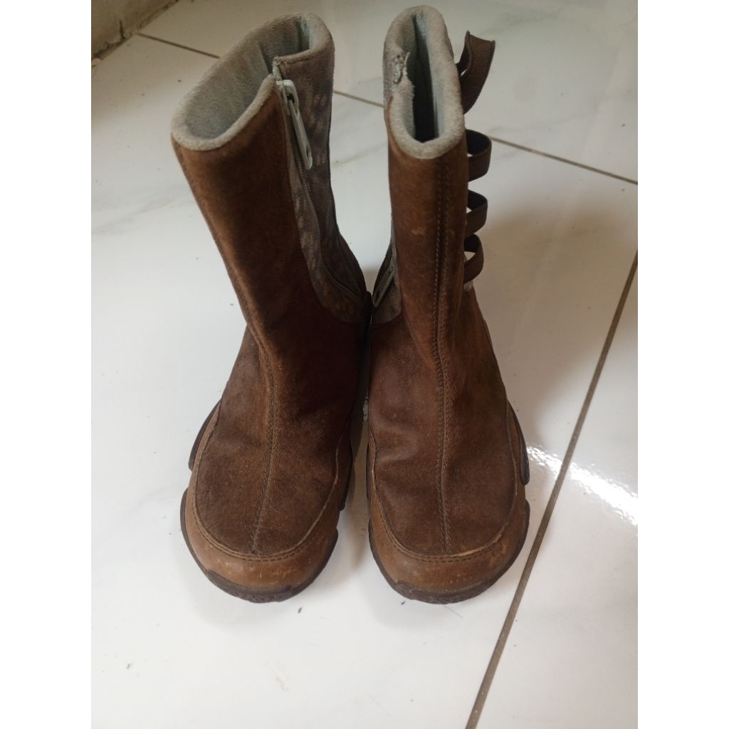 sepatu boot kulit brown Suede branded teva anak size 26-28 second seperti baru
