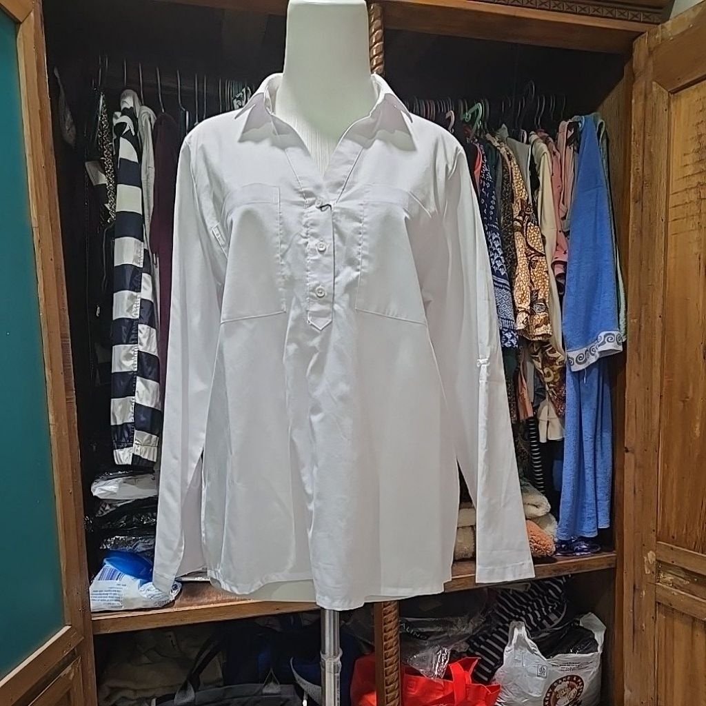 Kemeja Putih White Shirt Size 8 Valino NEW