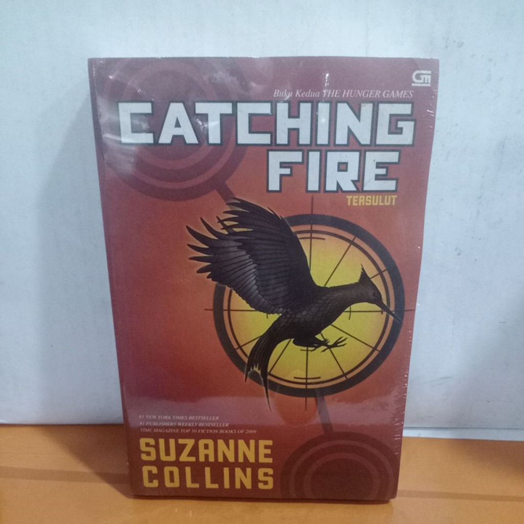 Buku CATCHING FIRE