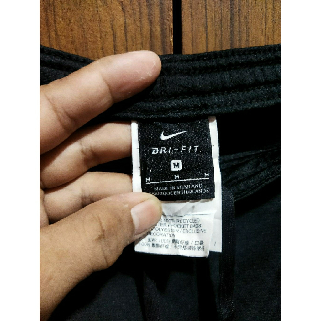 Nike(celana pendek)