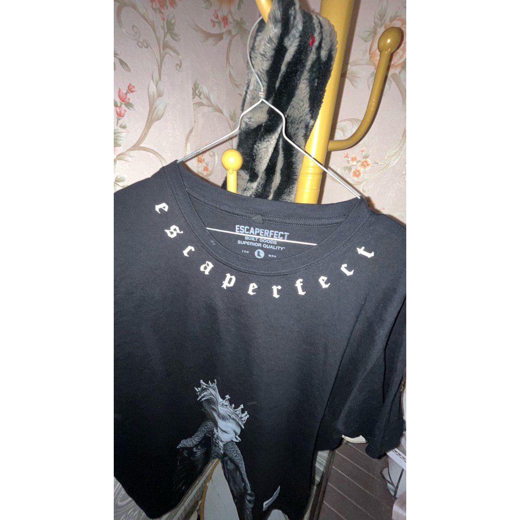Kaos Oversize Hitam Graphic Print Streetwear