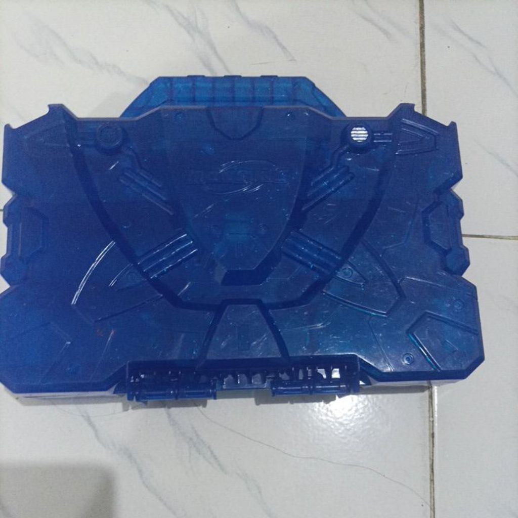 Monsuno Strike case penyimpan kartu dan figure