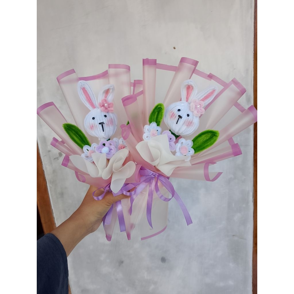 buket kelinci kawat bulu ,buket wisuda ,buket perpisahan ,buket happy graduation
