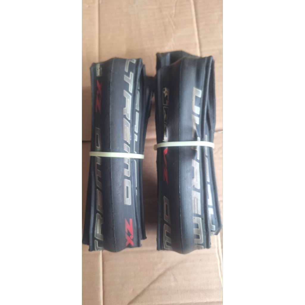 Sepasang ban luar roadbike Schwalbe Ultremo ZX 700x23c