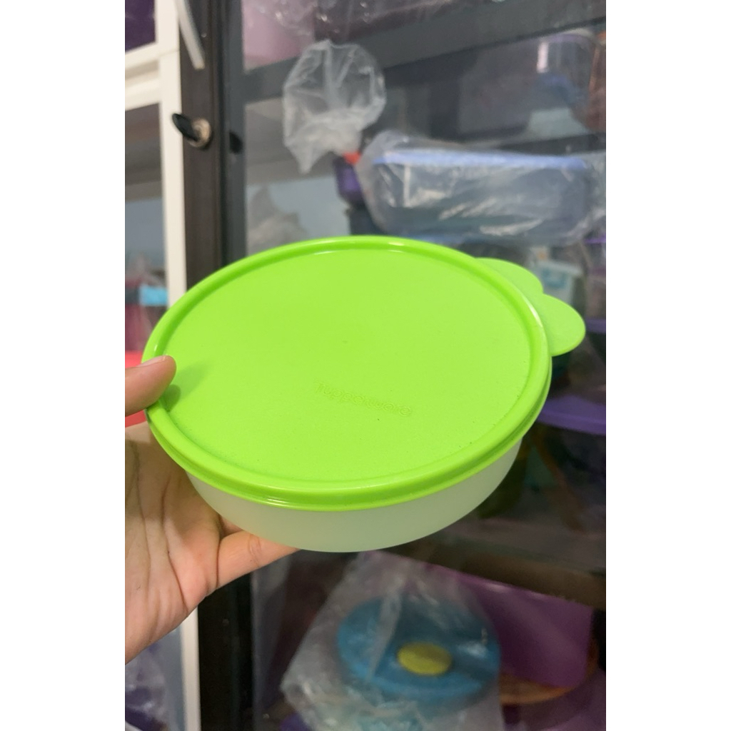 large handy bowl Tupperware new