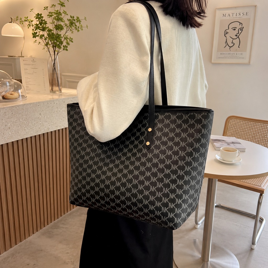 Tote Bag LUXY Free Gantungan Pompom - Tas Bahu Wanita Trending