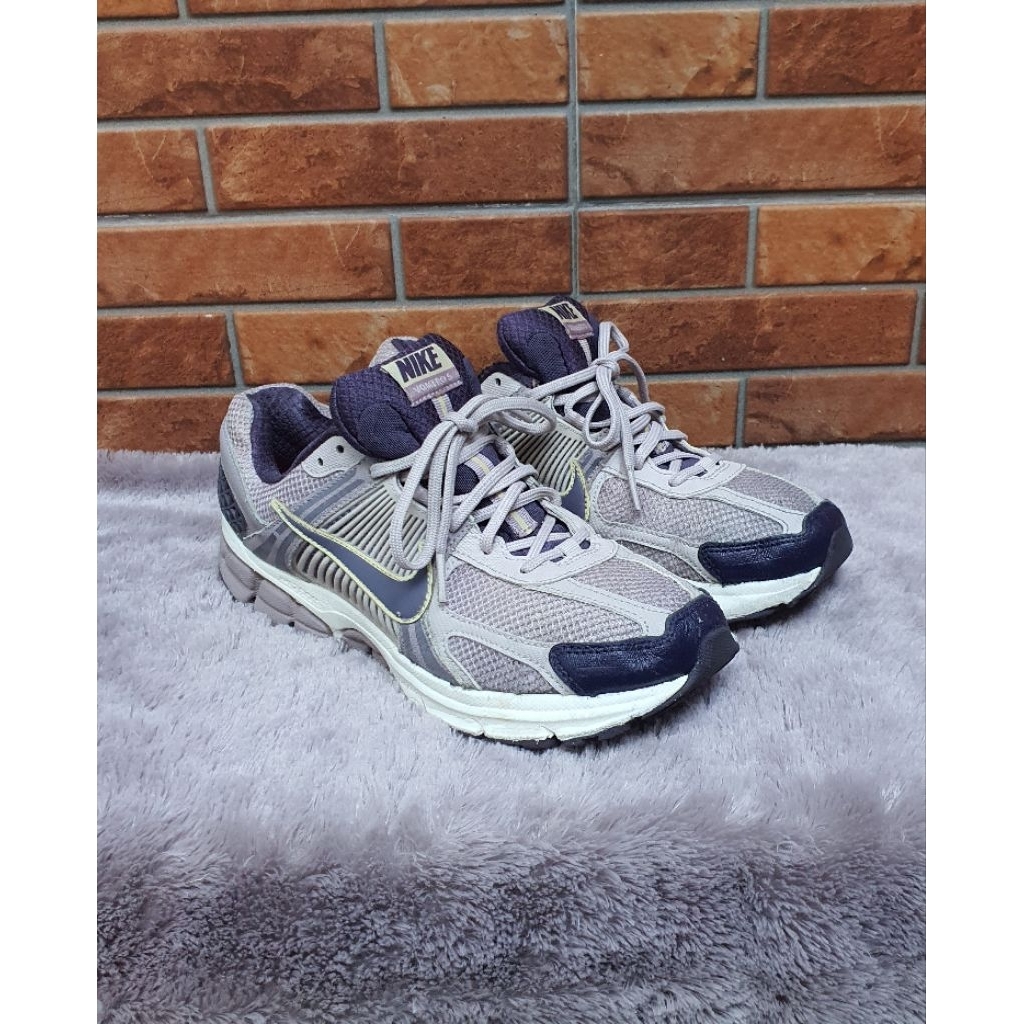 Sepatu Nike Vomero 5 Second Size 42.5